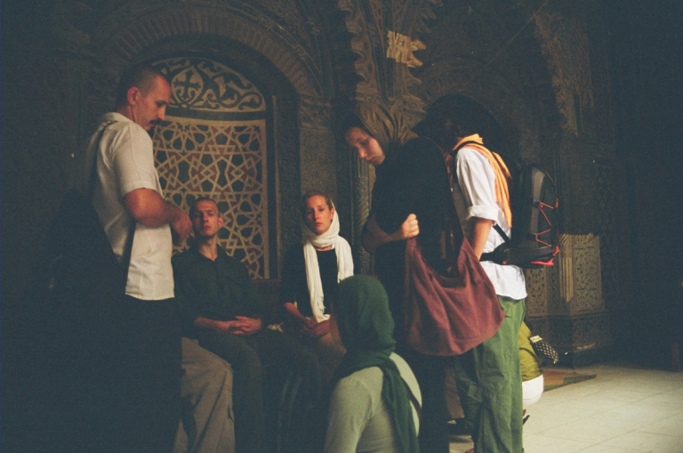 Kościół koptyjski w Kairze, Egipt 2006; na zdjęciu (od lewej): Przemysław Błaszczak, Tomasz Wierzbowski, Ditte Berkeley, Aleksandra Kotecka i Ewa Pasikowska